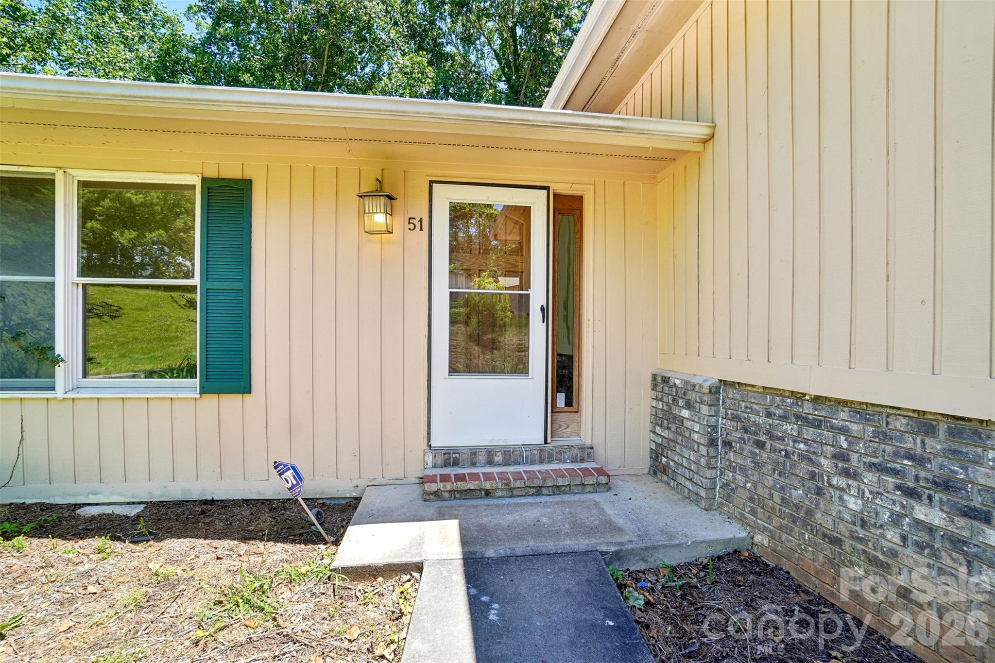 51 Wake Robin Way — Asheville
