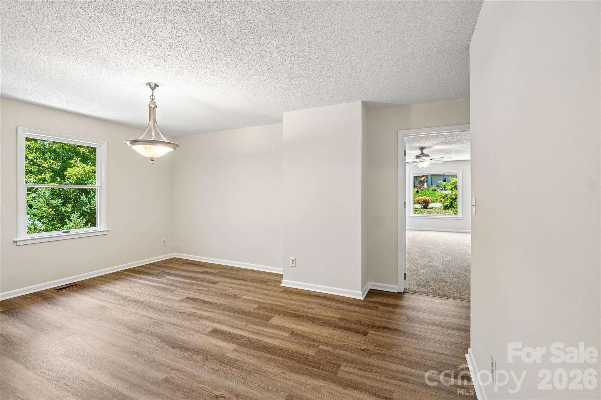 51 Wake Robin Way — Asheville