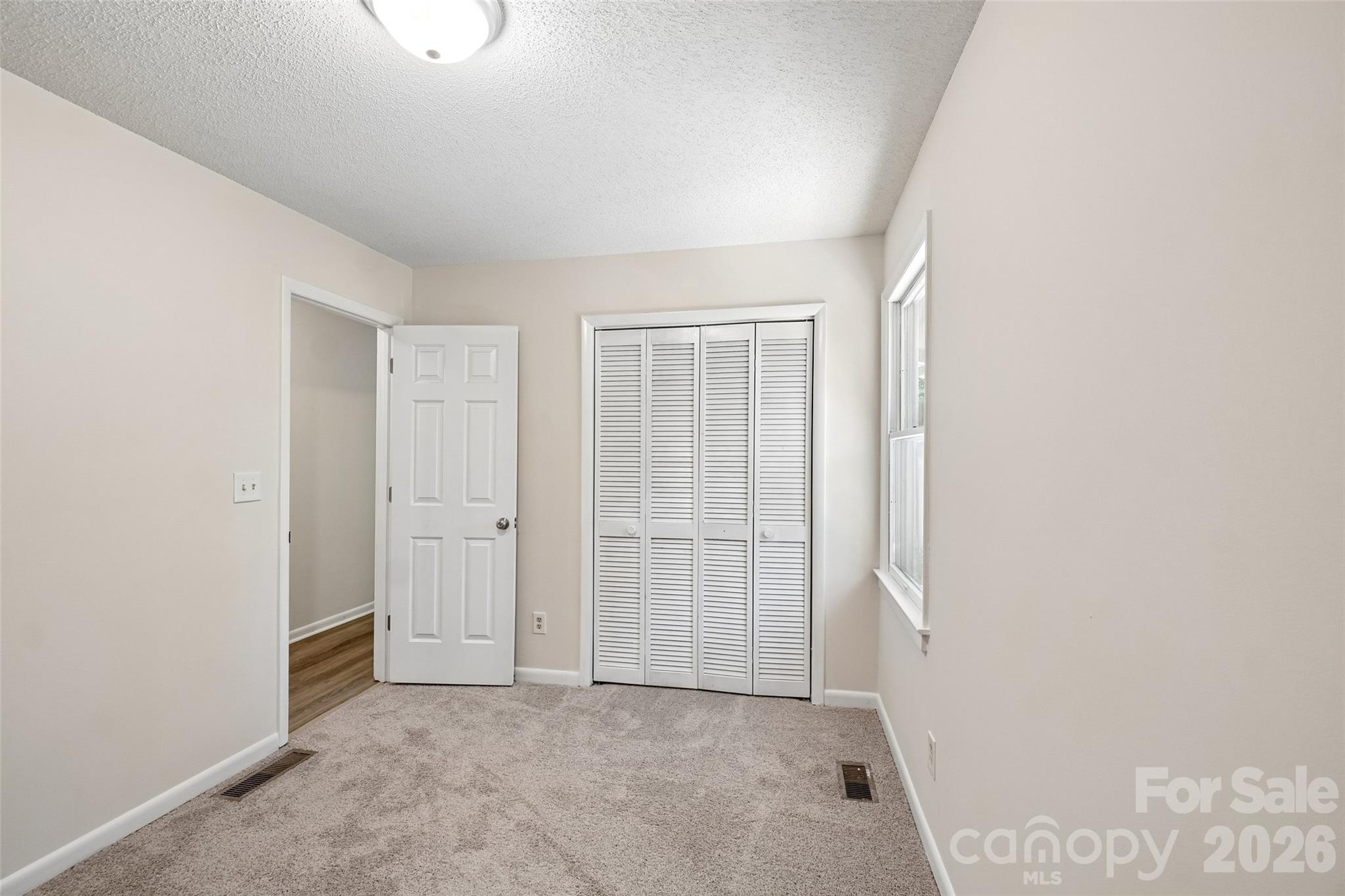 51 Wake Robin Way — Asheville