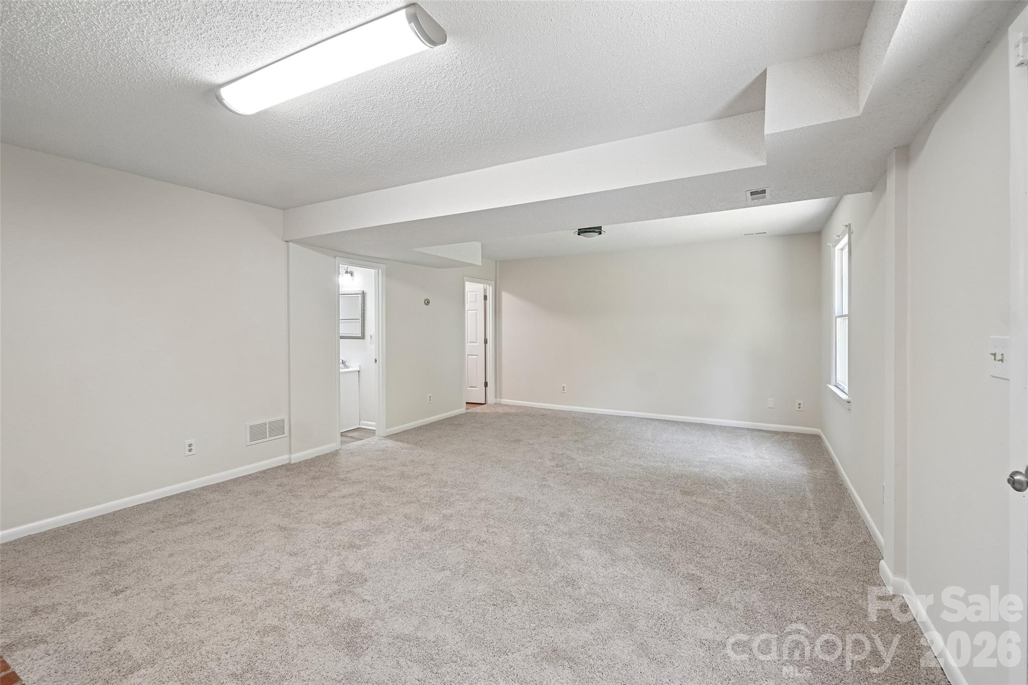 51 Wake Robin Way — Asheville