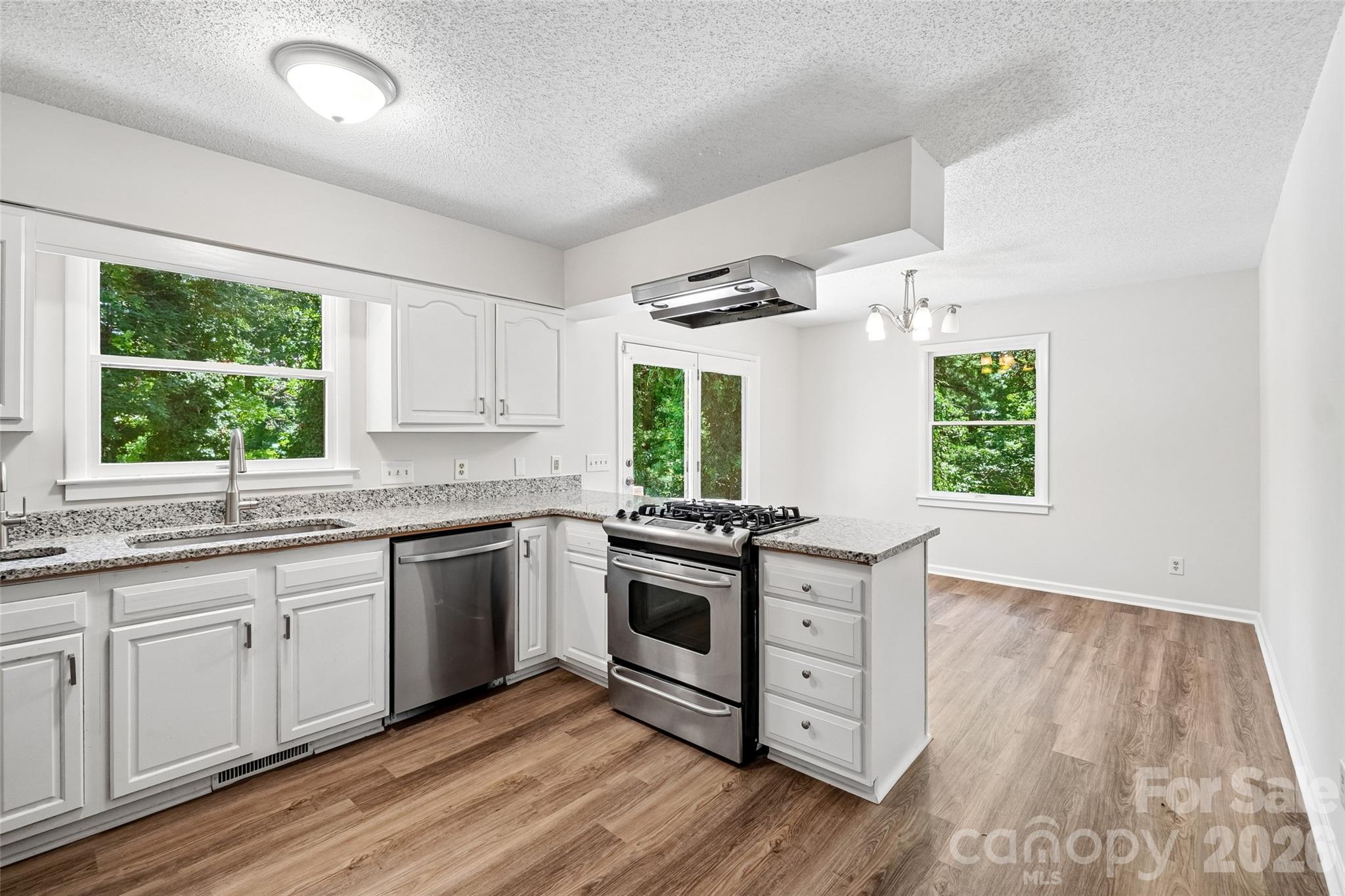 51 Wake Robin Way — Asheville