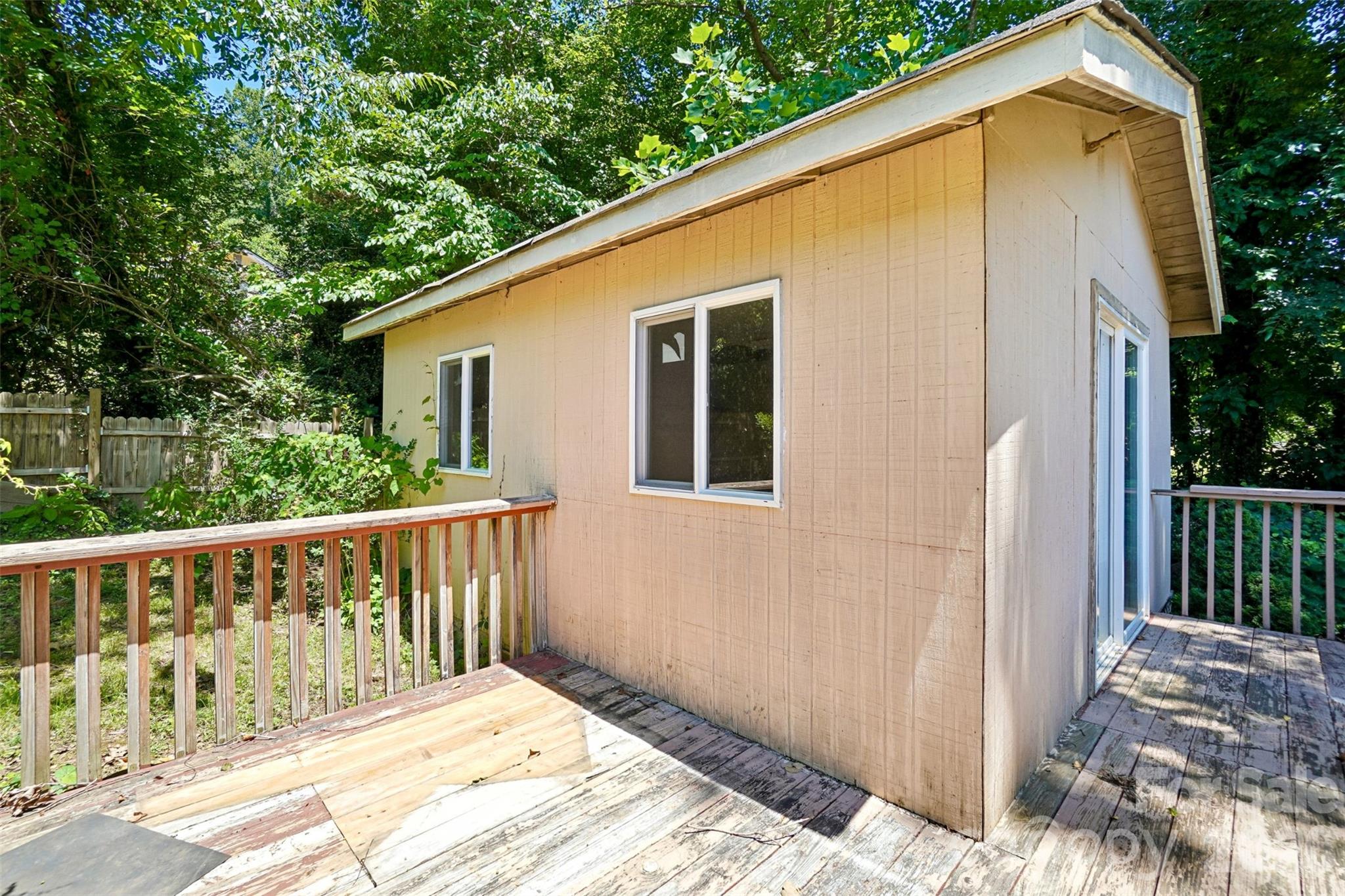 51 Wake Robin Way — Asheville