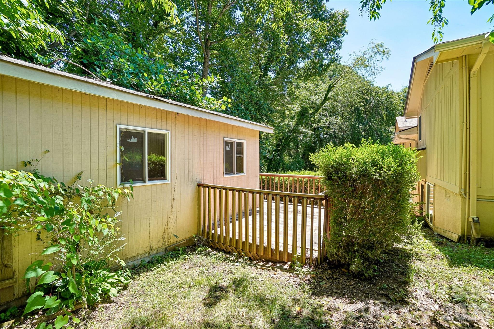 51 Wake Robin Way — Asheville