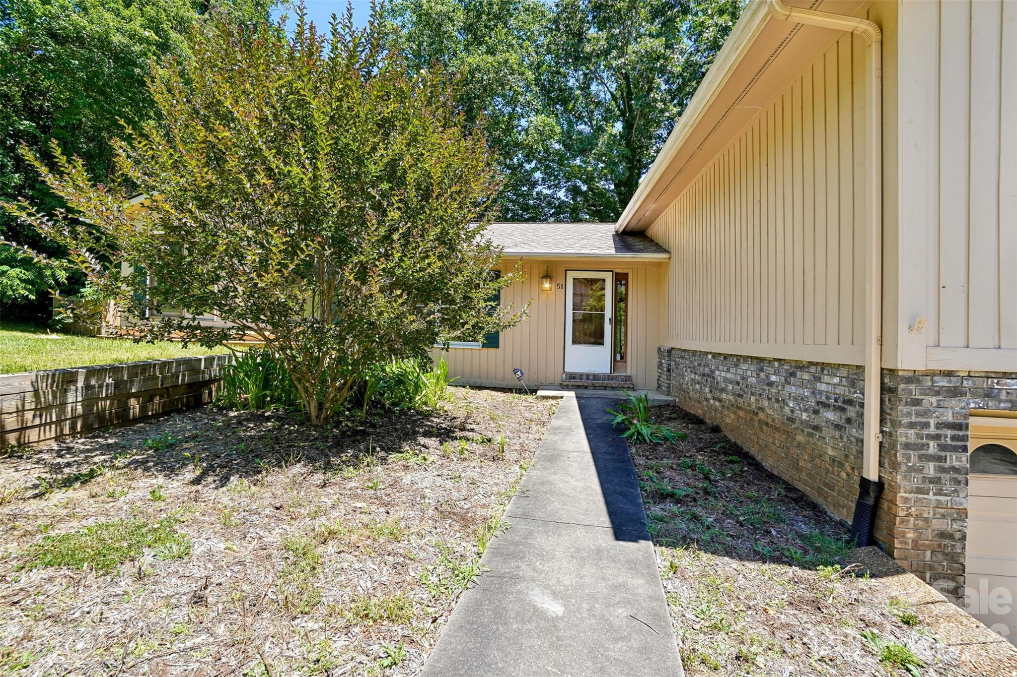 51 Wake Robin Way — Asheville