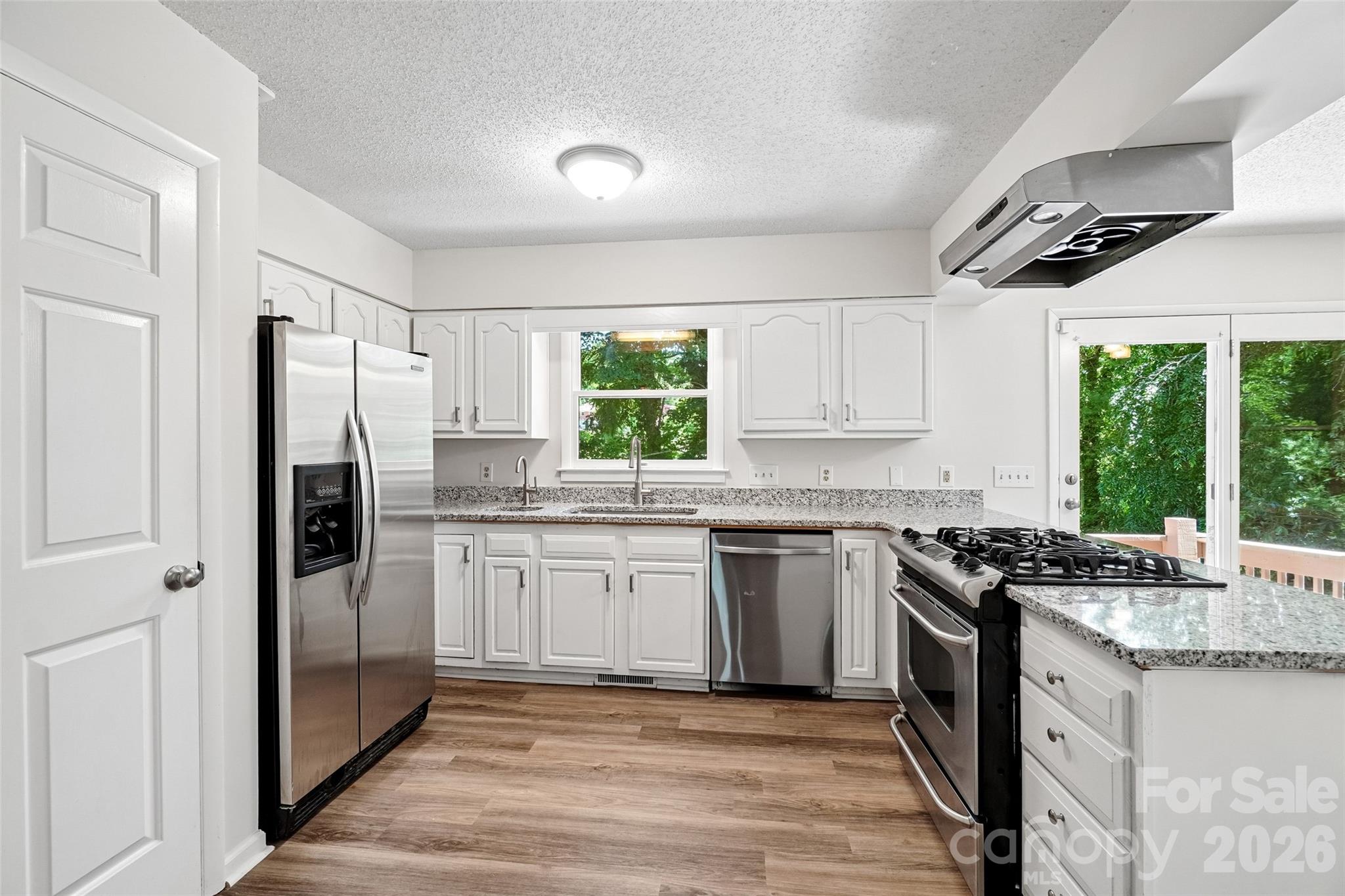 51 Wake Robin Way — Asheville