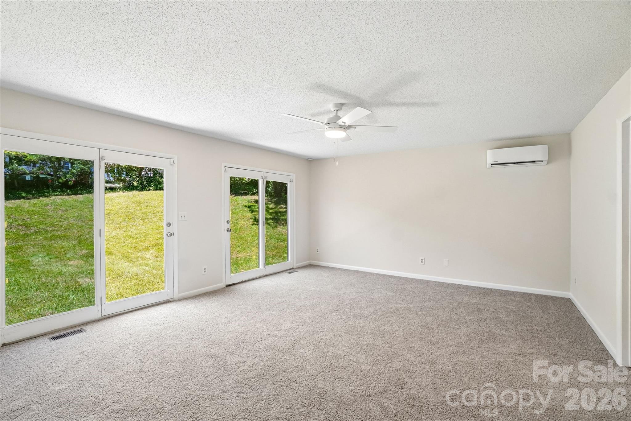 51 Wake Robin Way — Asheville