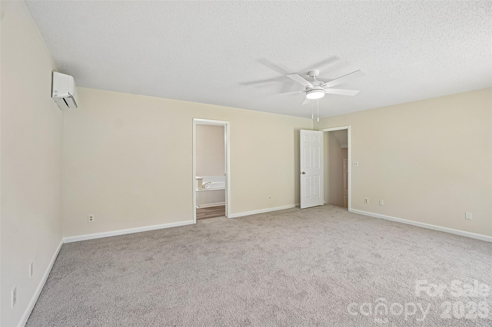 51 Wake Robin Way — Asheville