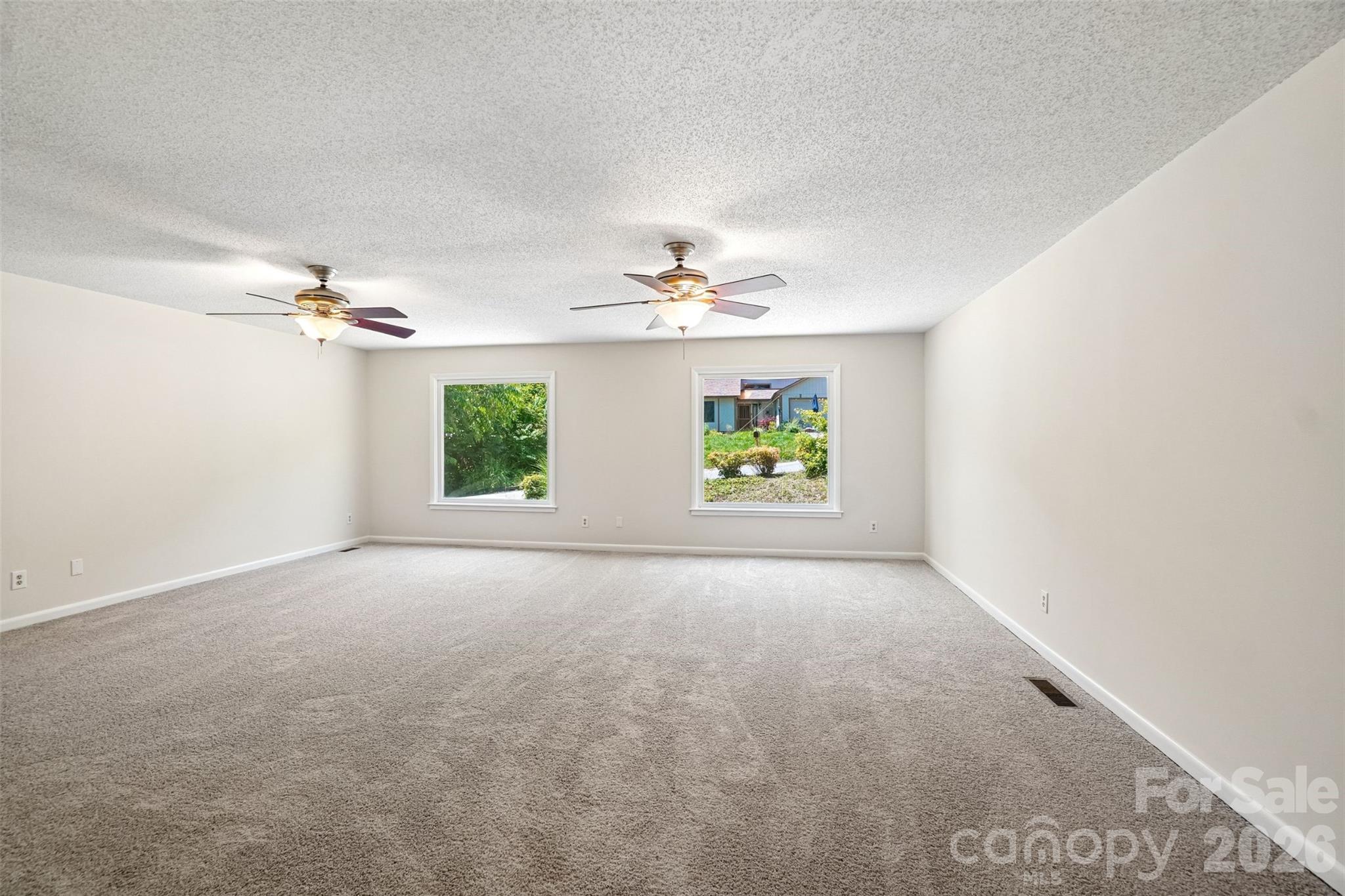 51 Wake Robin Way — Asheville