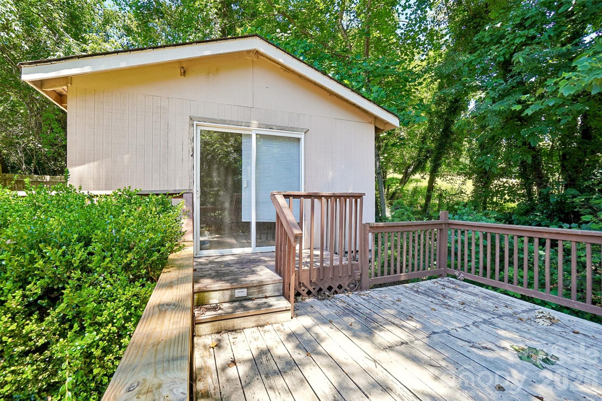 51 Wake Robin Way — Asheville