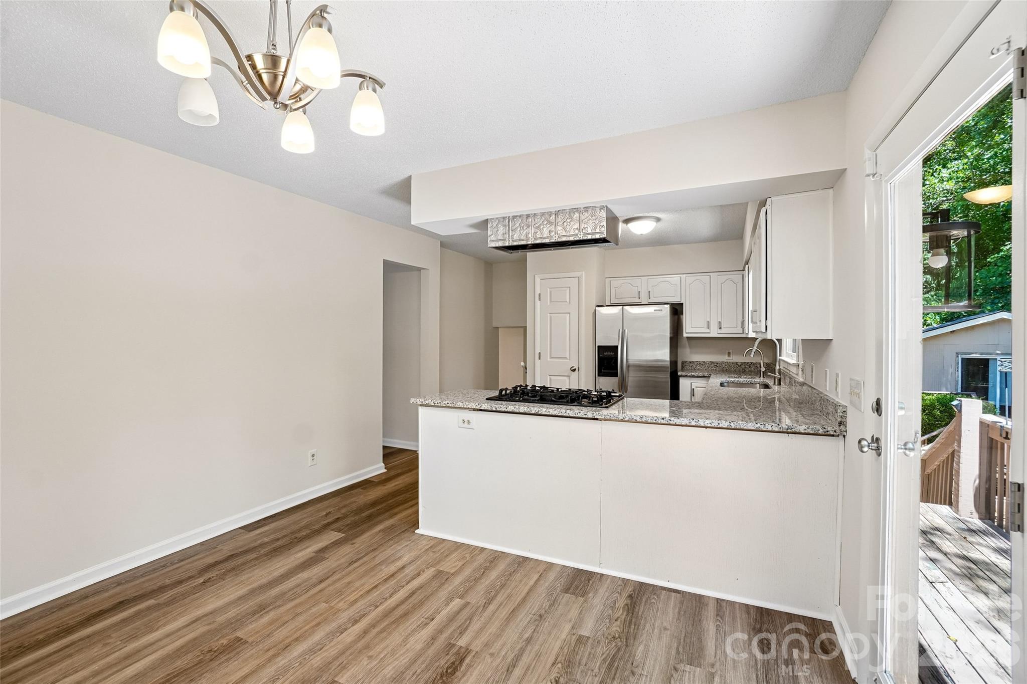51 Wake Robin Way — Asheville