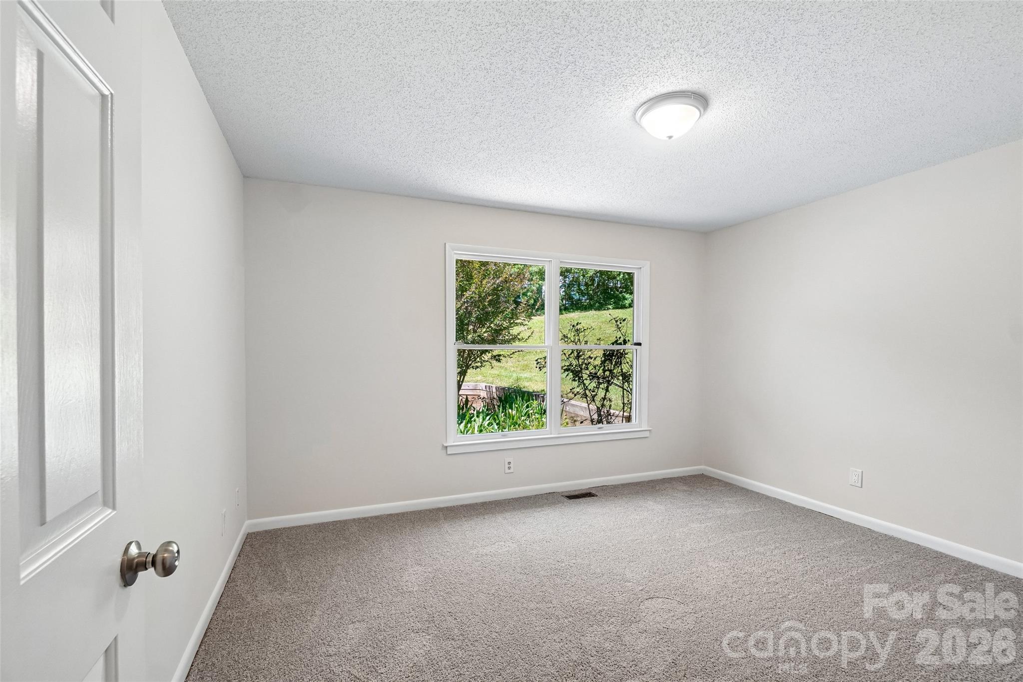 51 Wake Robin Way — Asheville