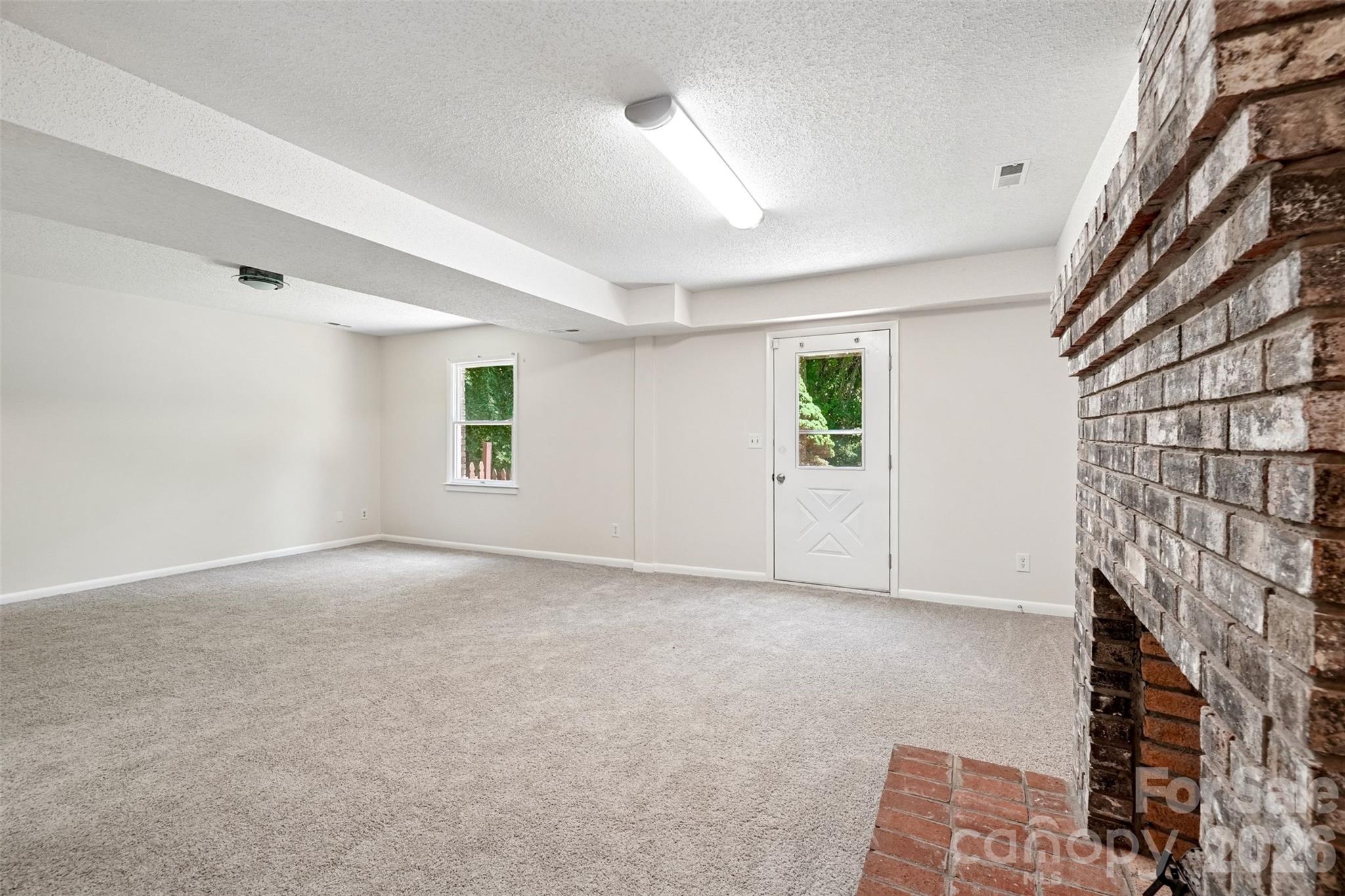 51 Wake Robin Way — Asheville