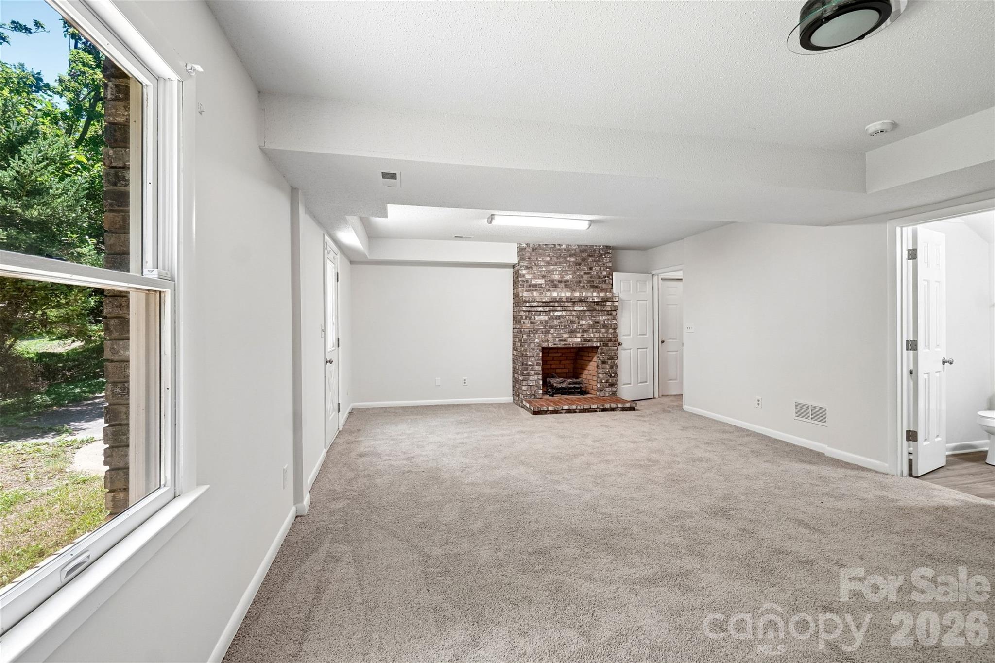 51 Wake Robin Way — Asheville