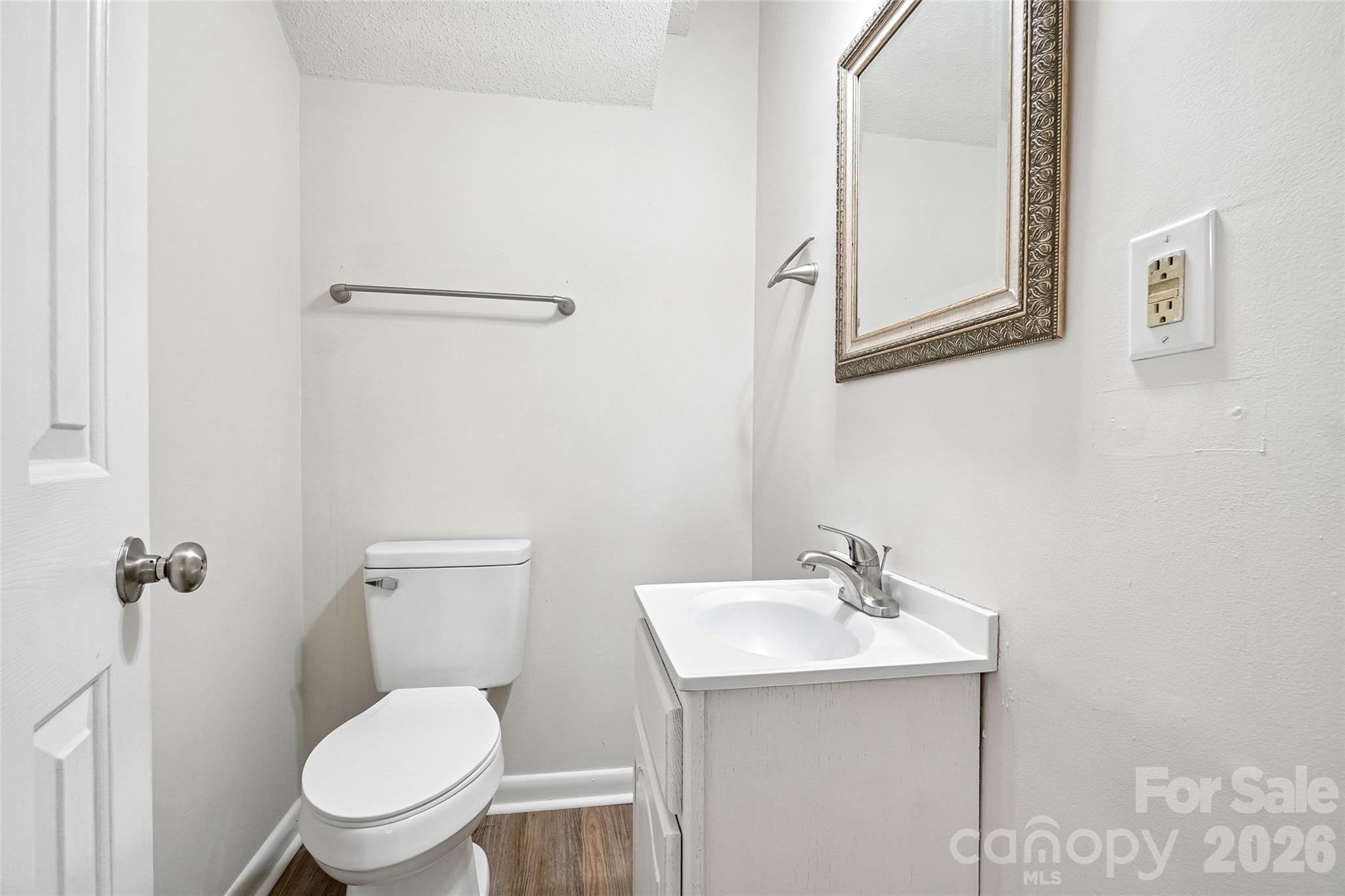 51 Wake Robin Way — Asheville