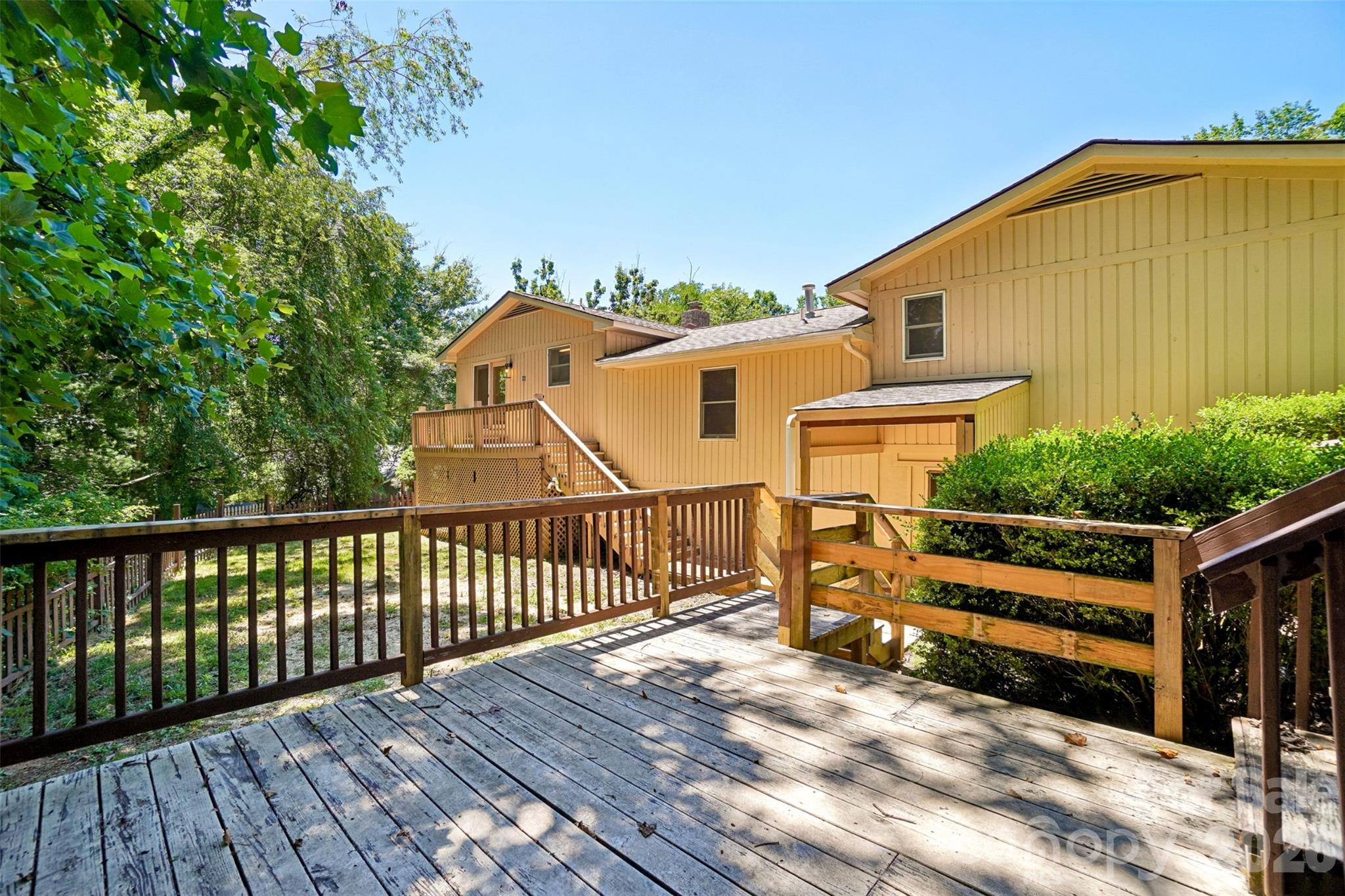 51 Wake Robin Way — Asheville