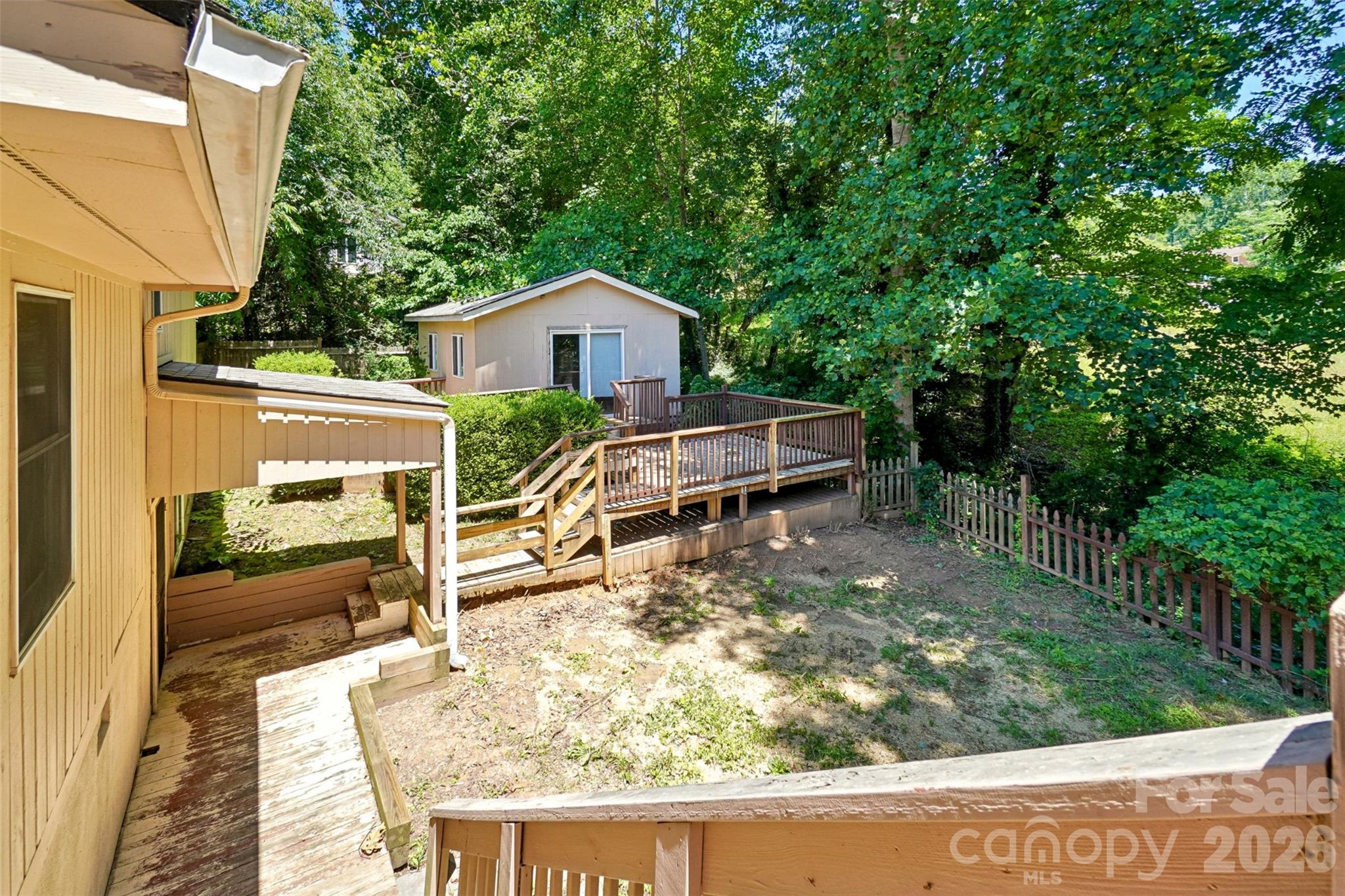 51 Wake Robin Way — Asheville