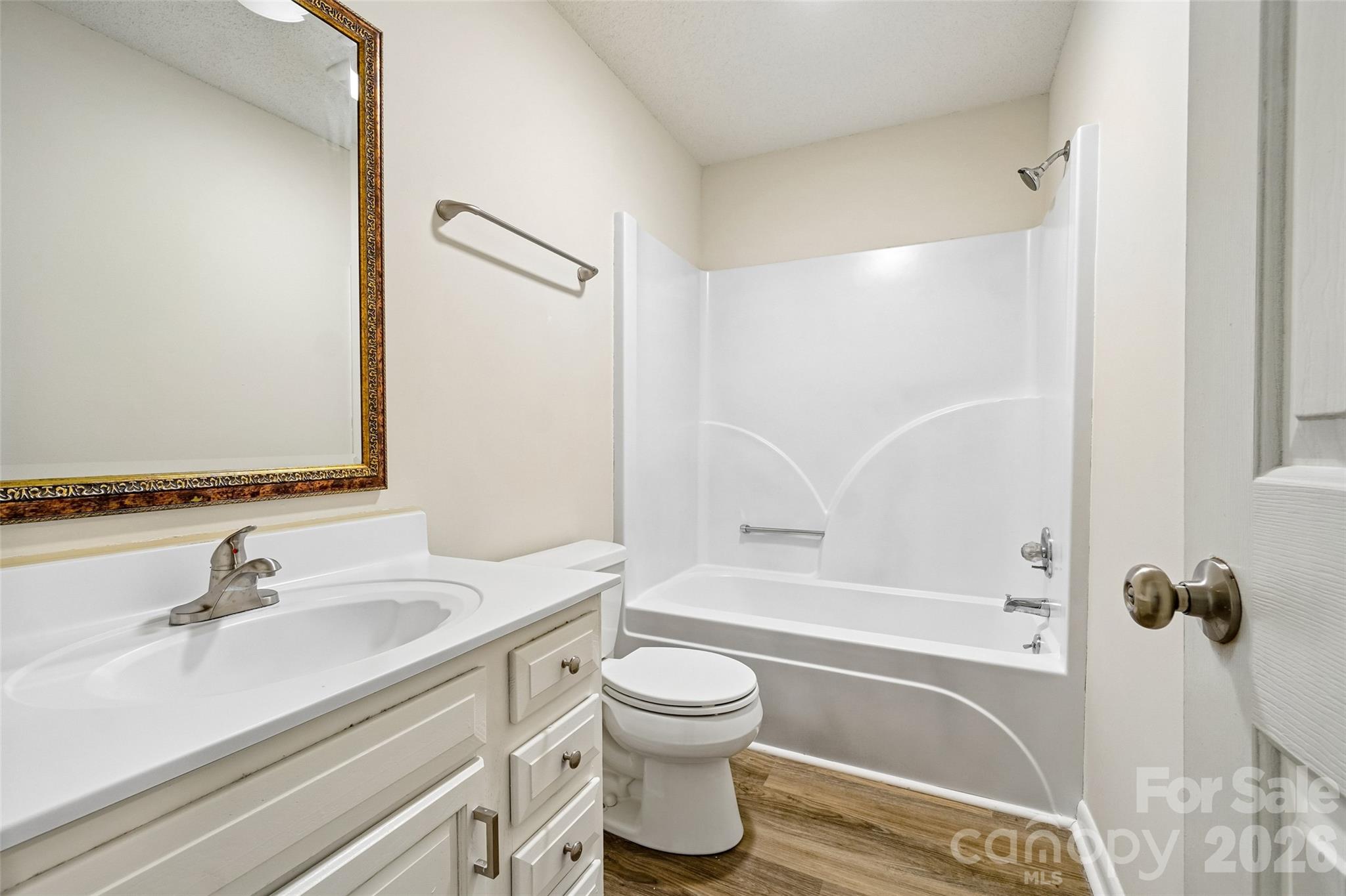 51 Wake Robin Way — Asheville