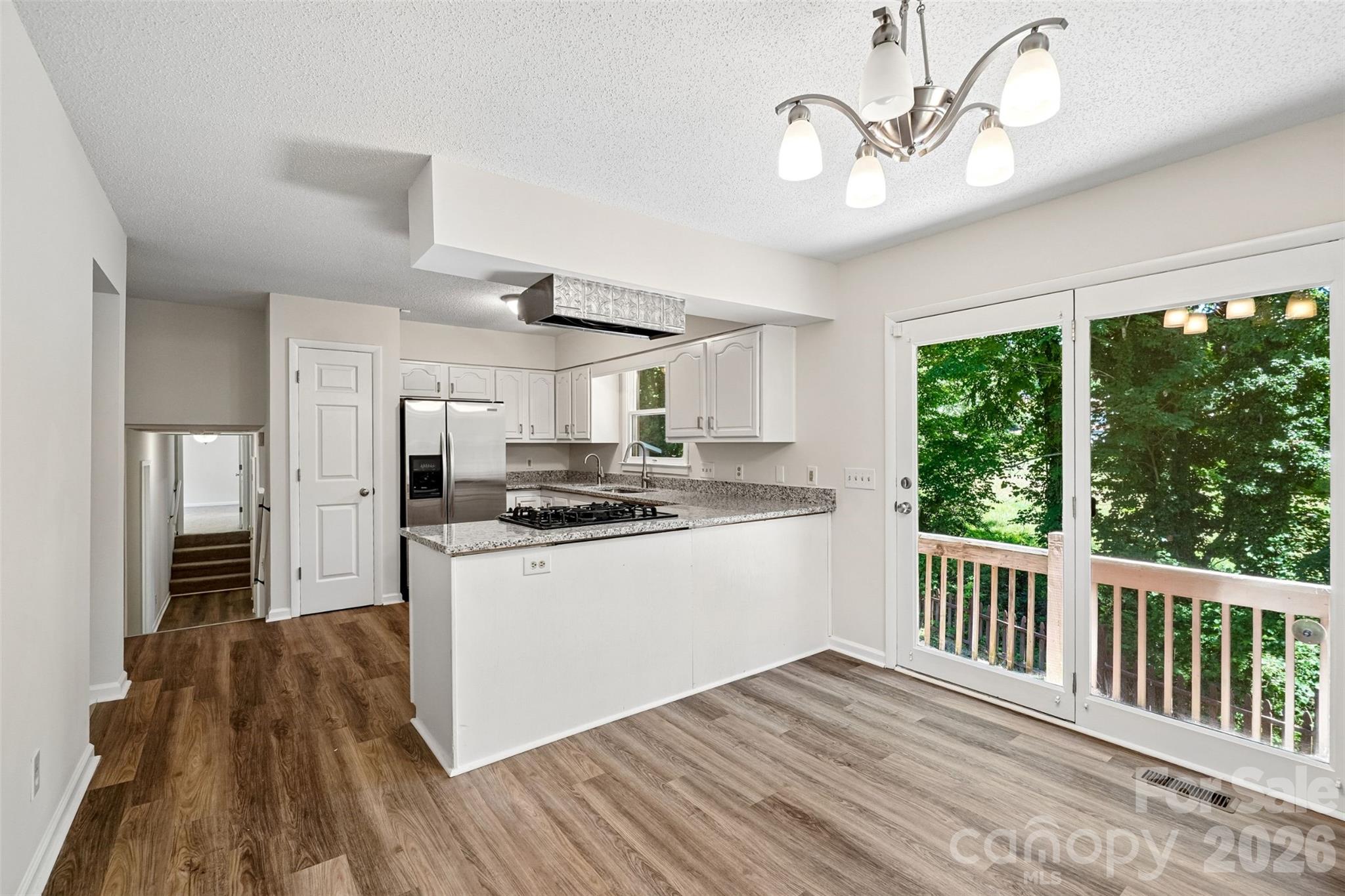 51 Wake Robin Way — Asheville