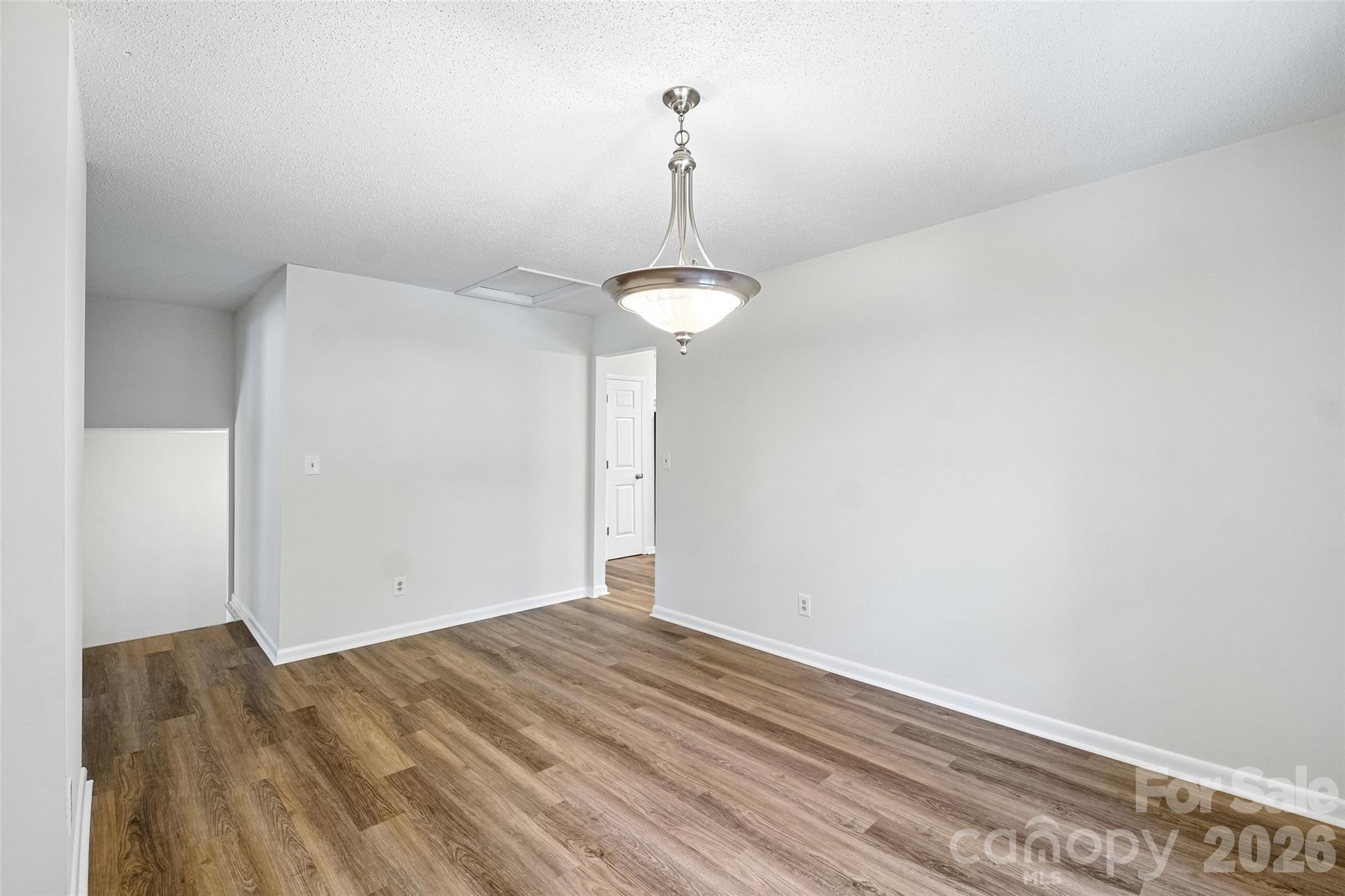 51 Wake Robin Way — Asheville