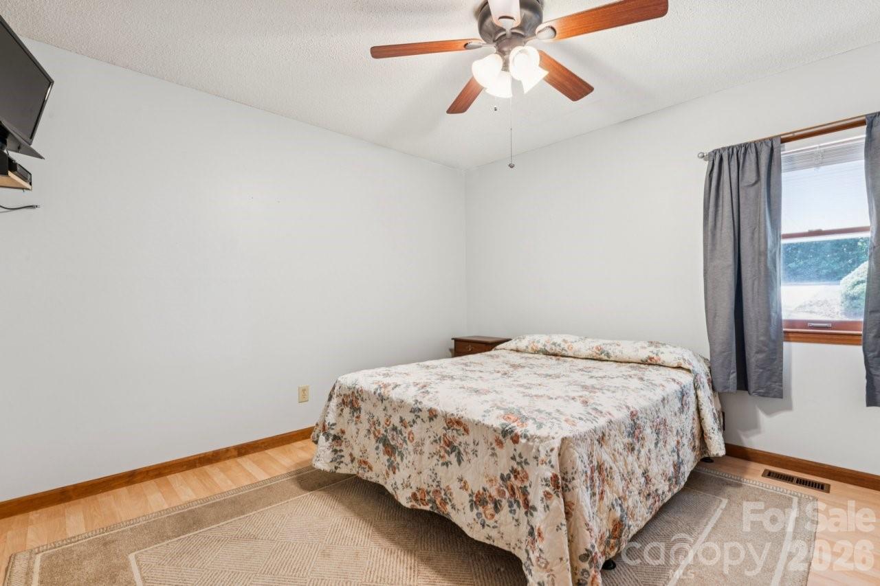 918 Pinehaven Drive — New London