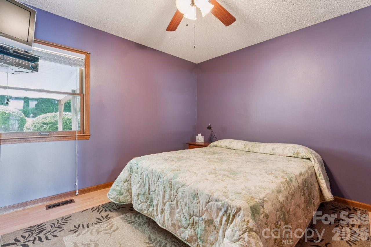 918 Pinehaven Drive — New London
