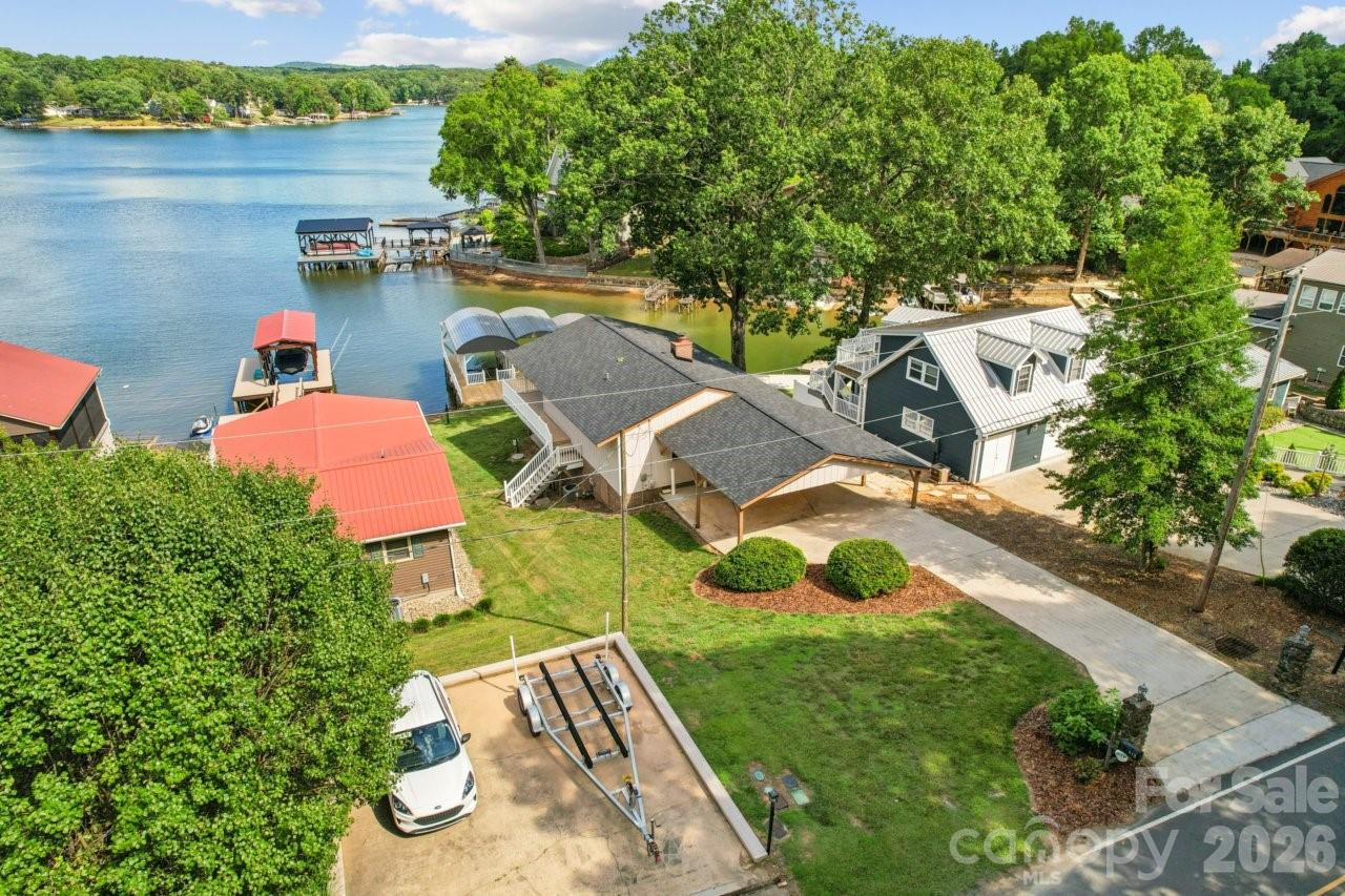 918 Pinehaven Drive — New London