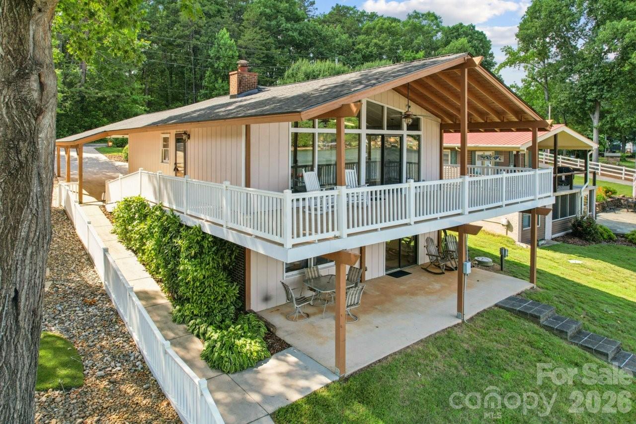 918 Pinehaven Drive — New London