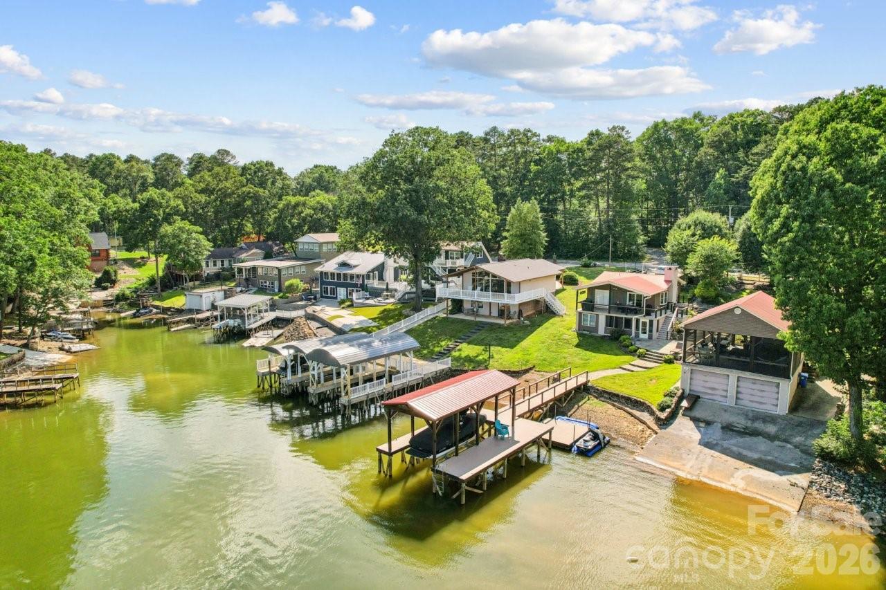 918 Pinehaven Drive — New London