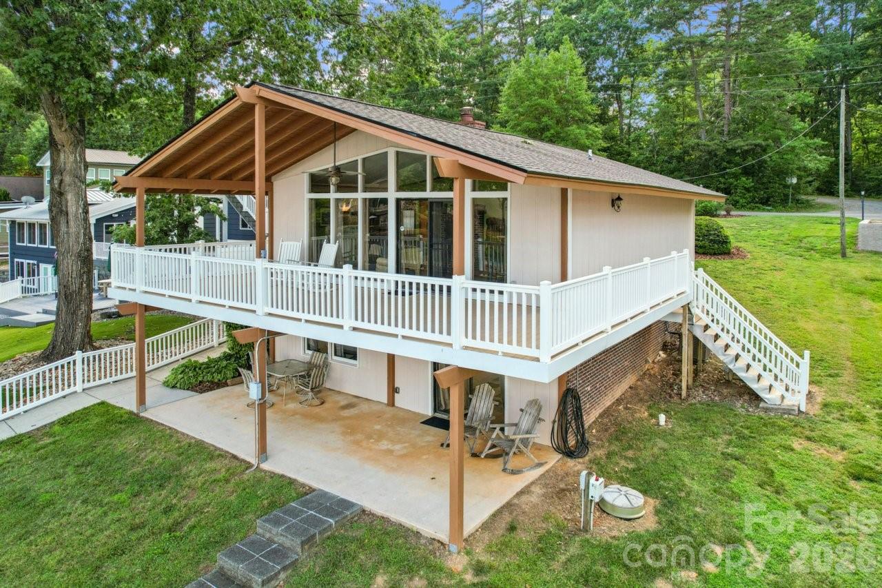 918 Pinehaven Drive — New London
