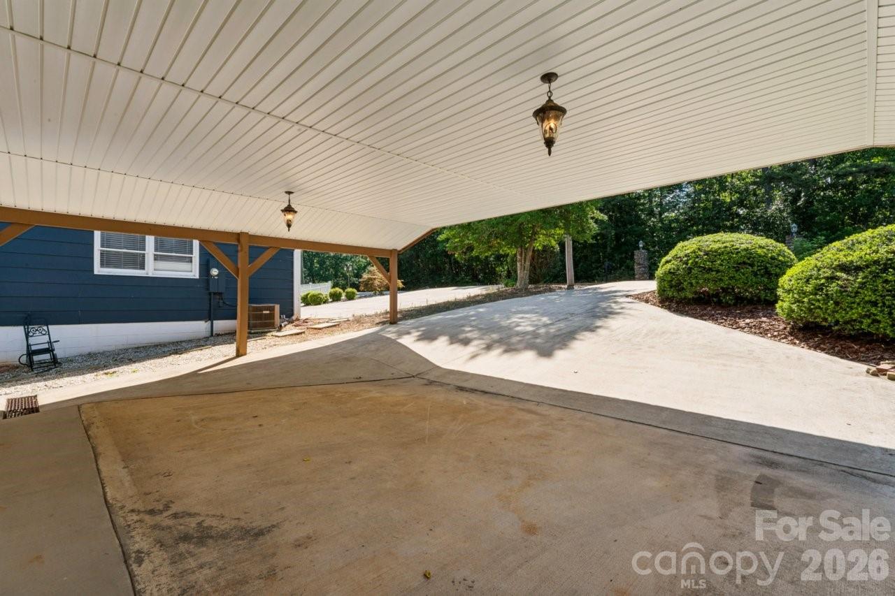 918 Pinehaven Drive — New London
