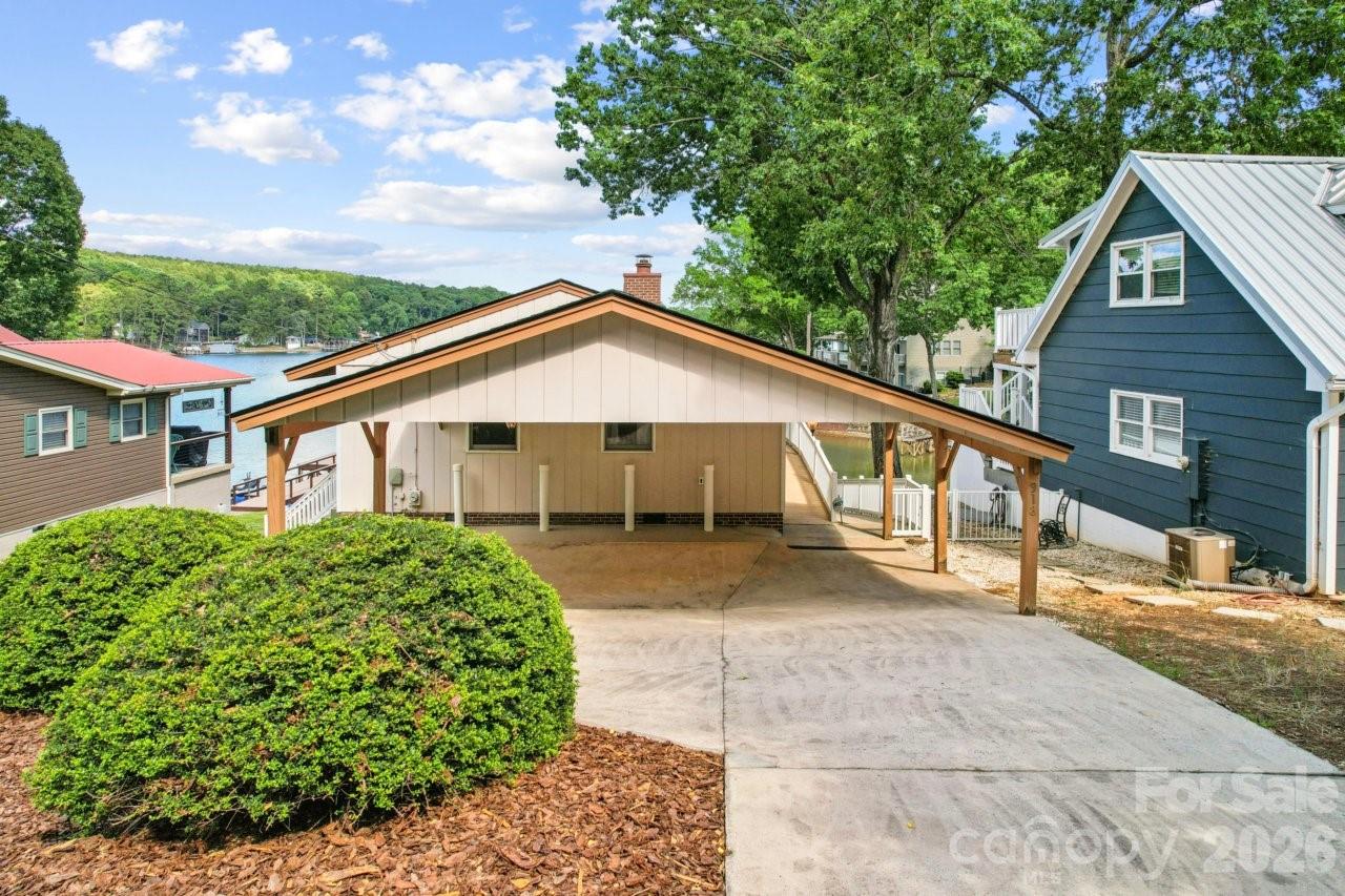 918 Pinehaven Drive — New London