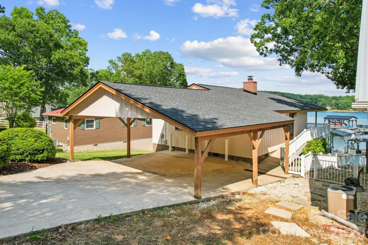 918 Pinehaven Drive — New London