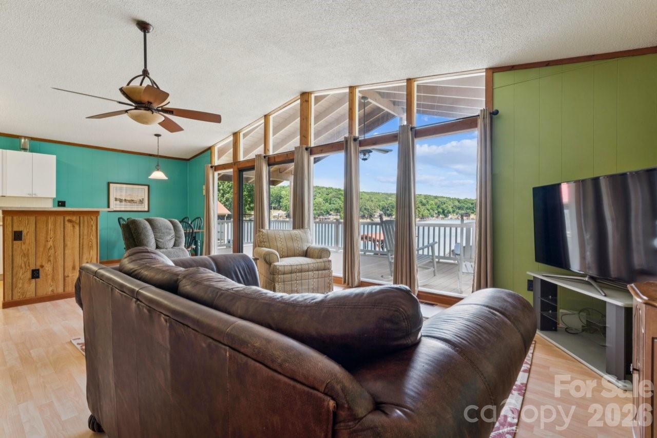 918 Pinehaven Drive — New London