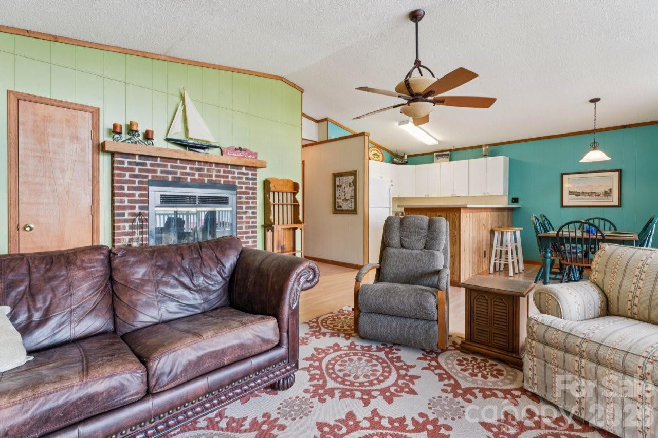 918 Pinehaven Drive — New London