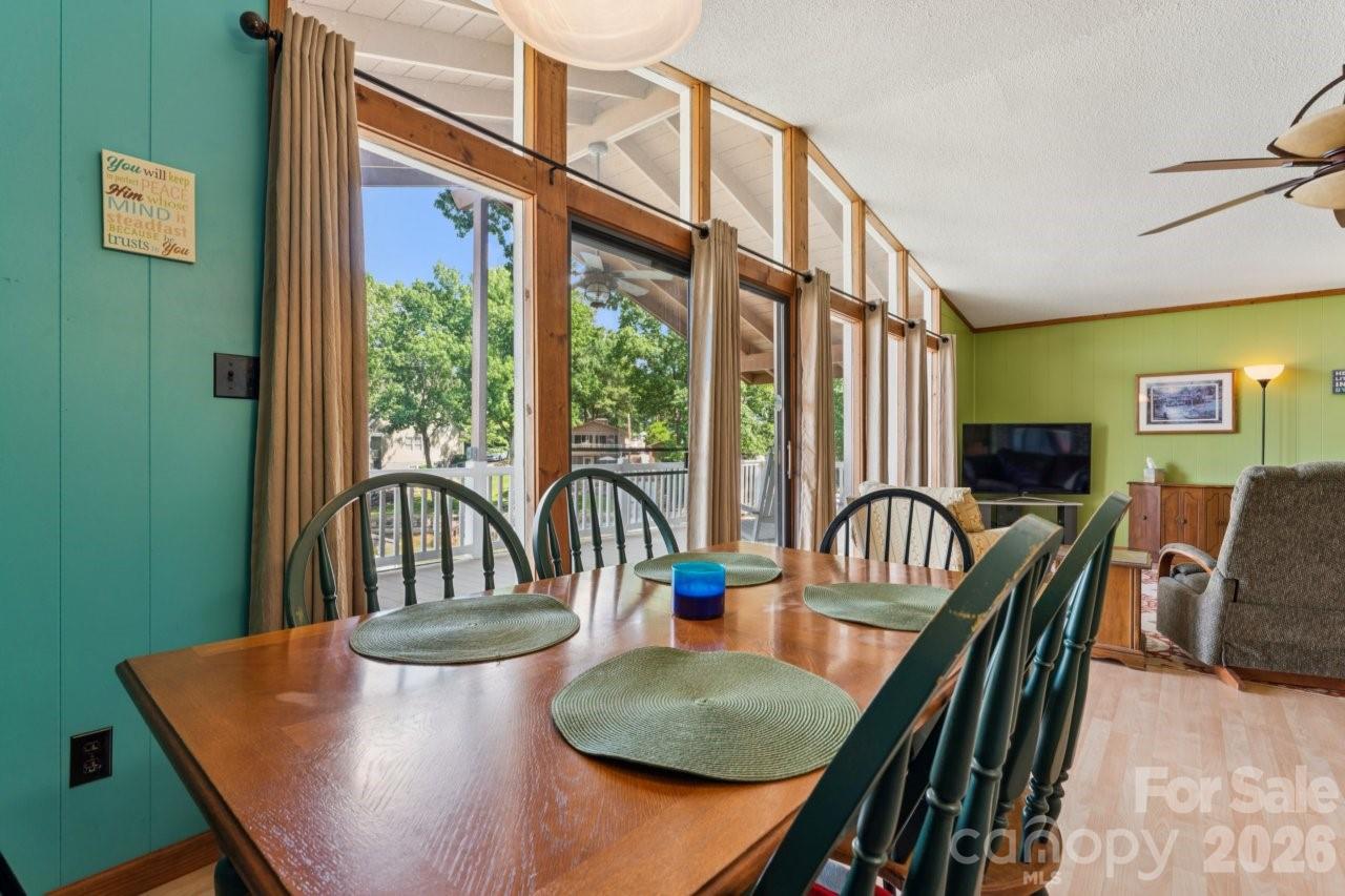 918 Pinehaven Drive — New London