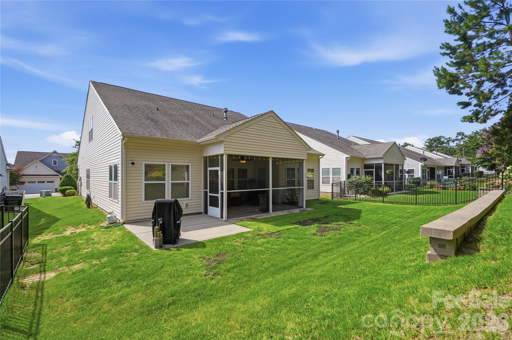 1874 Larkspur Way — Tega Cay