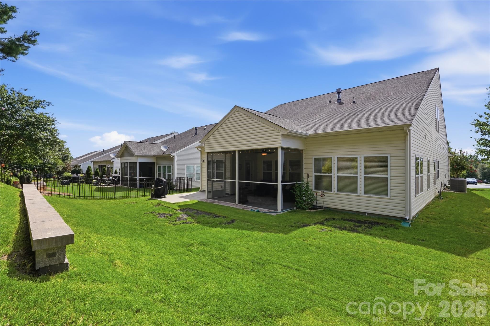 1874 Larkspur Way — Tega Cay