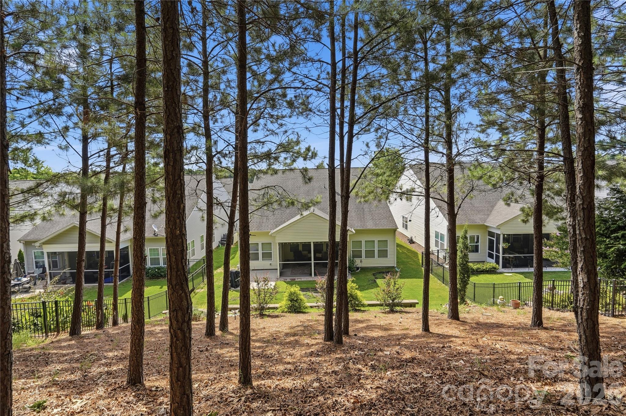 1874 Larkspur Way — Tega Cay