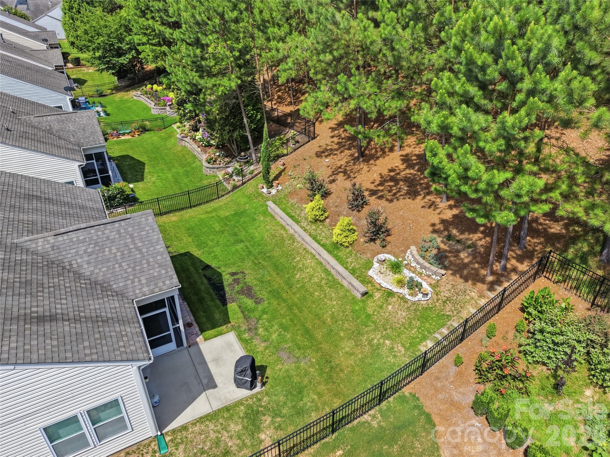 1874 Larkspur Way — Tega Cay