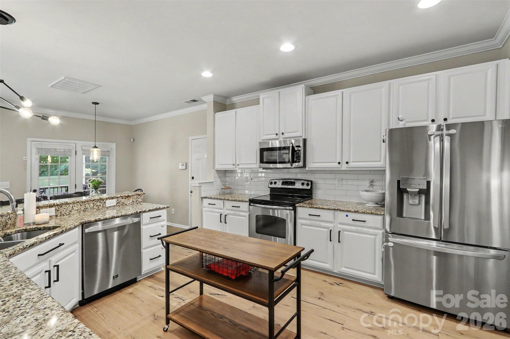 11830 Warfield Avenue — Huntersville