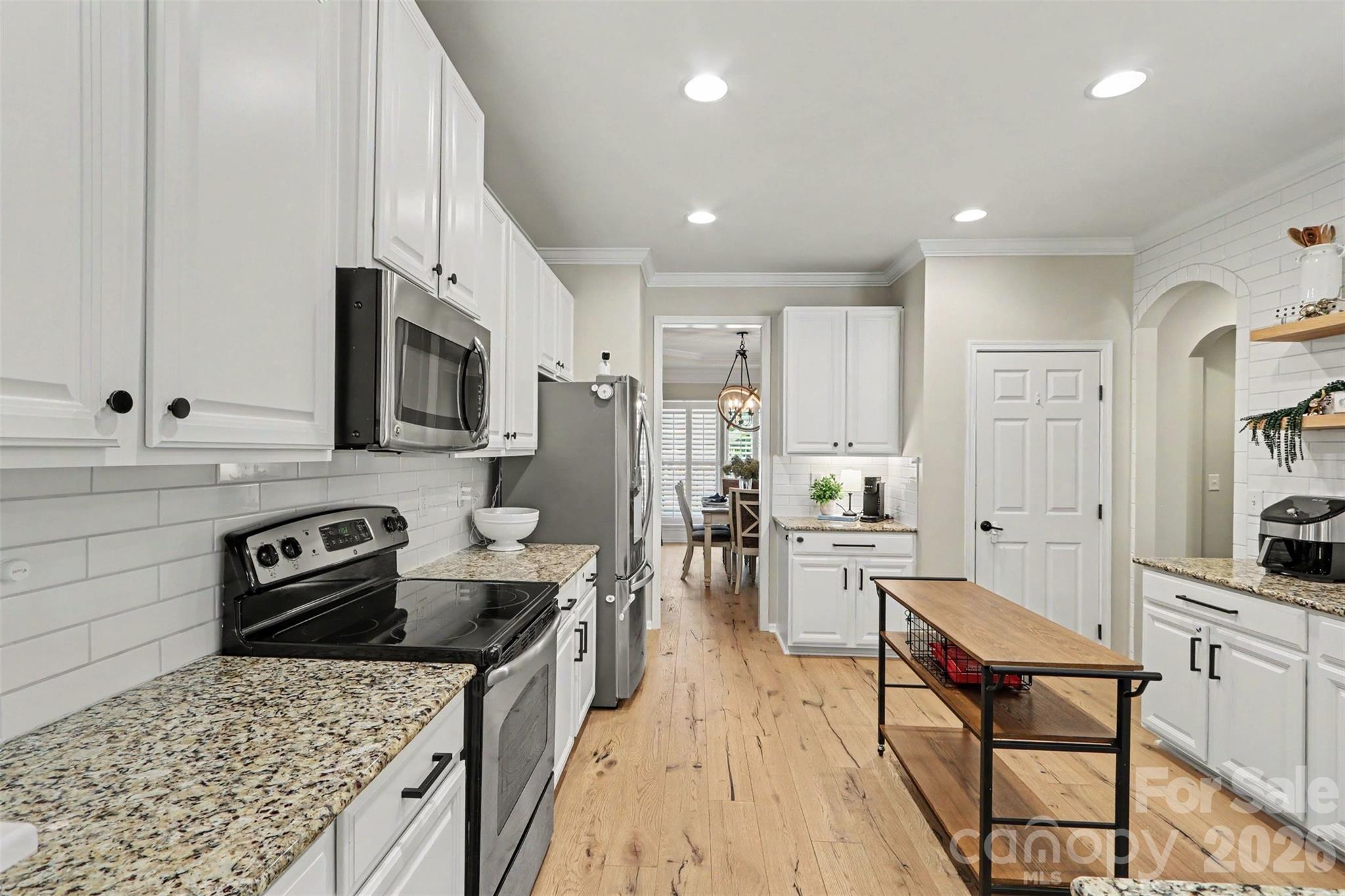 11830 Warfield Avenue — Huntersville