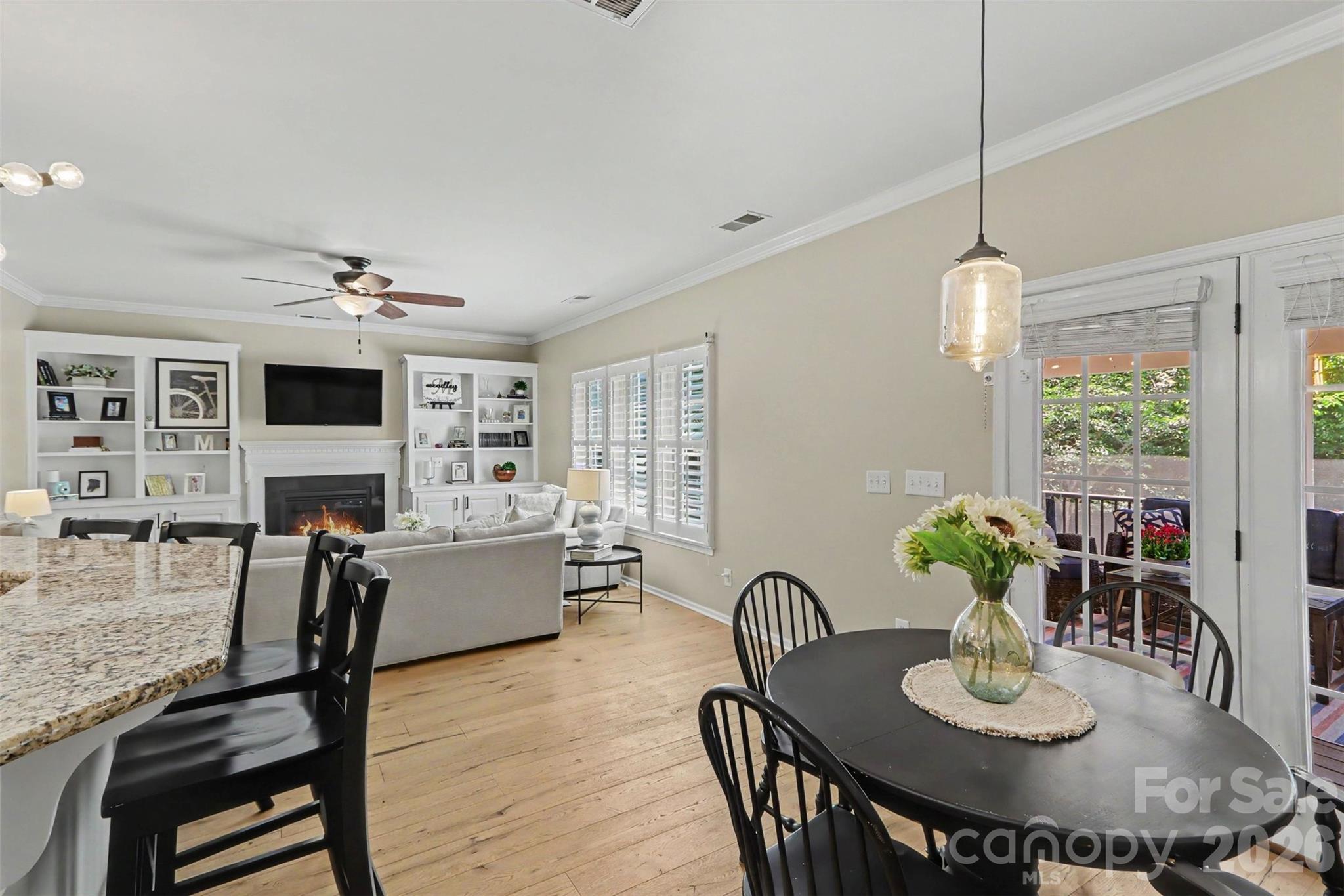 11830 Warfield Avenue — Huntersville