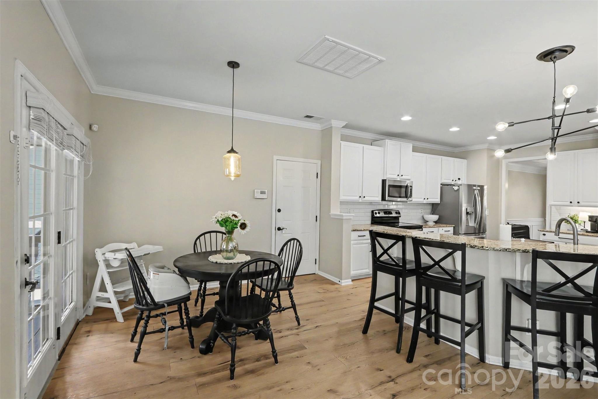 11830 Warfield Avenue — Huntersville