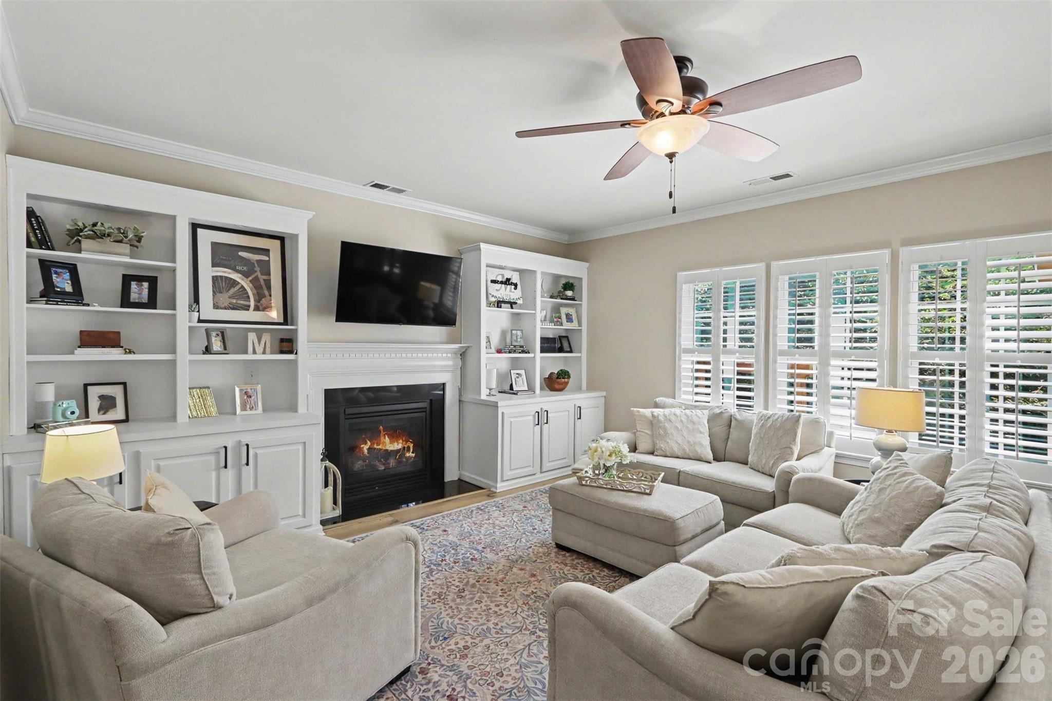 11830 Warfield Avenue — Huntersville