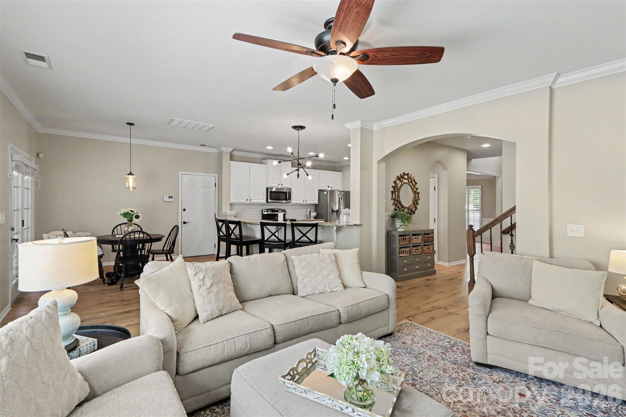 11830 Warfield Avenue — Huntersville