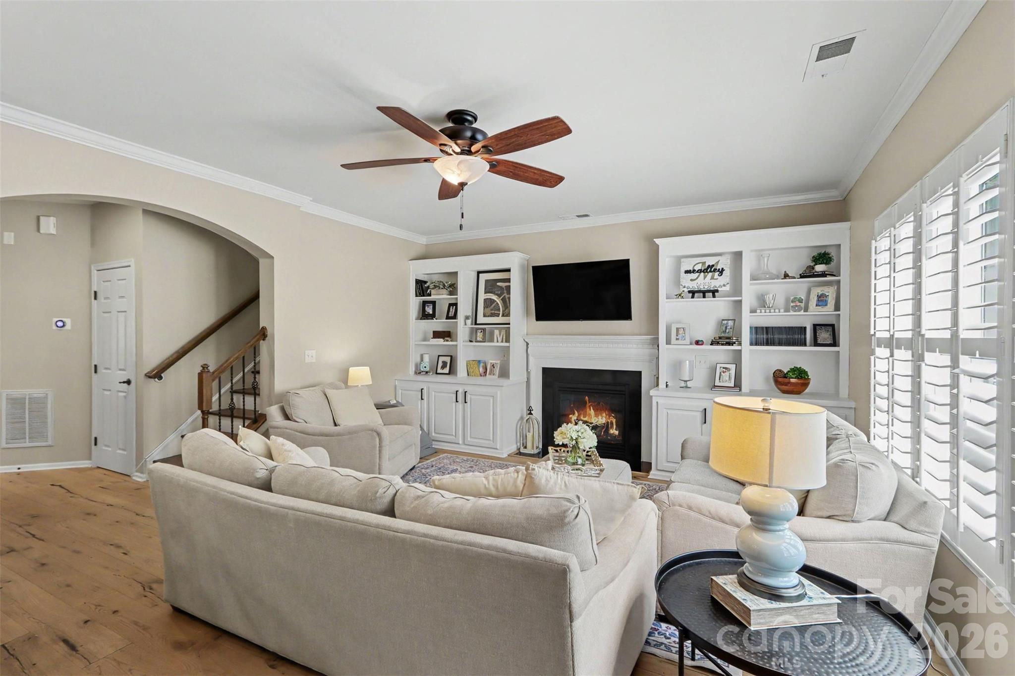 11830 Warfield Avenue — Huntersville