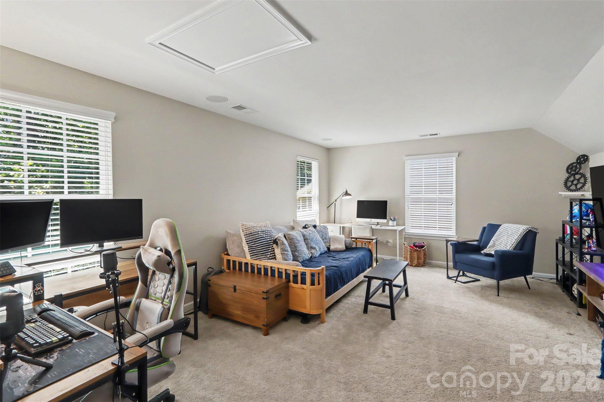11830 Warfield Avenue — Huntersville