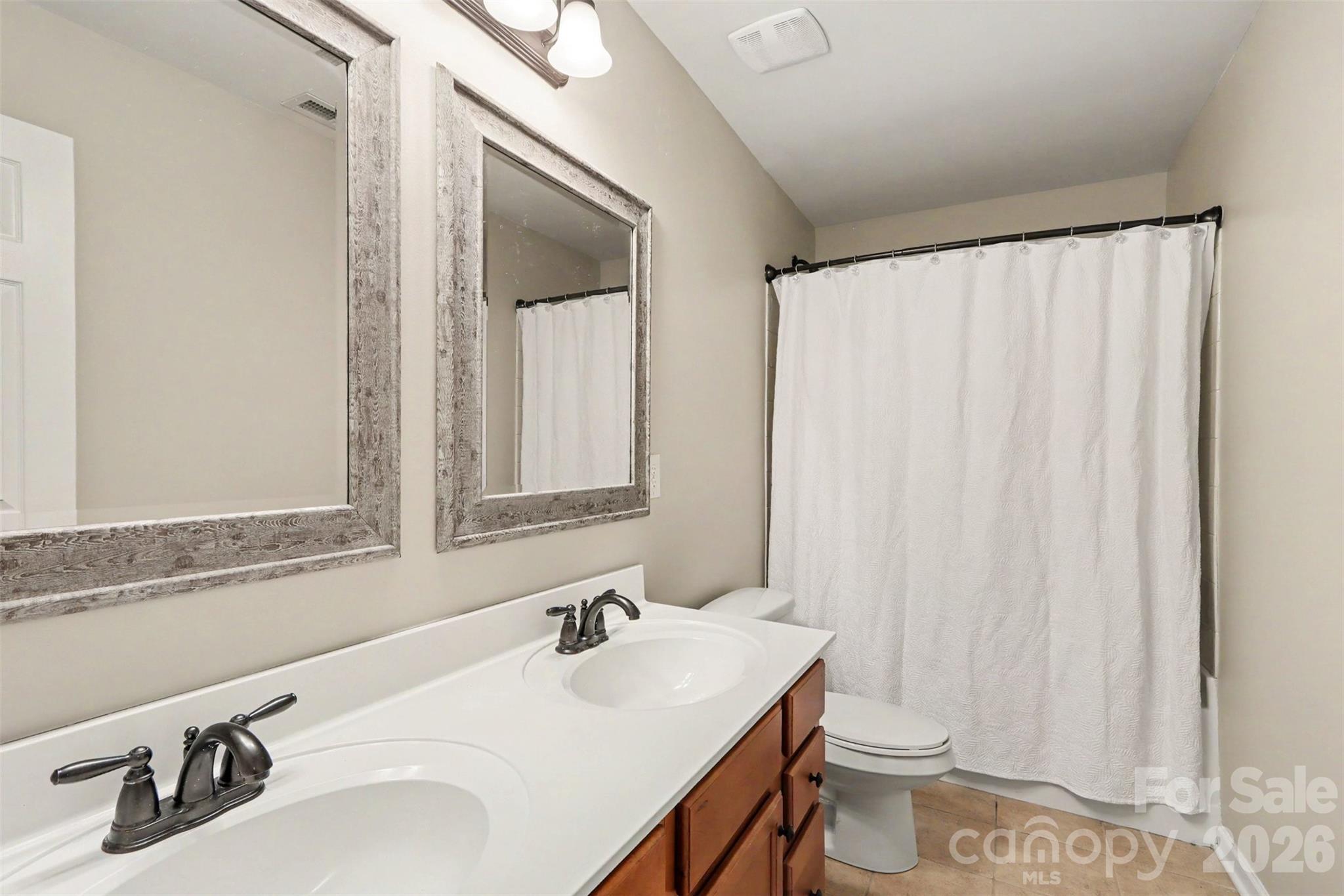 11830 Warfield Avenue — Huntersville