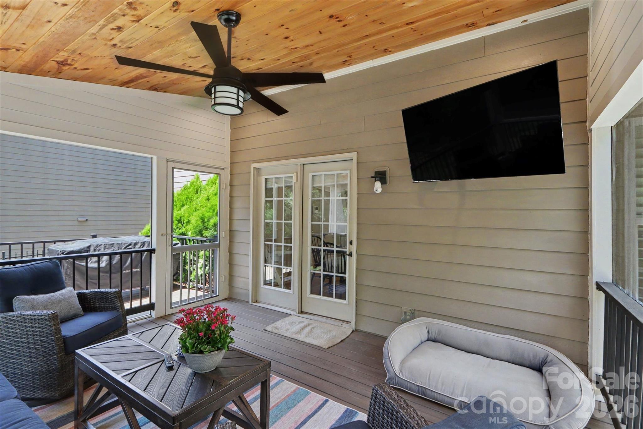 11830 Warfield Avenue — Huntersville