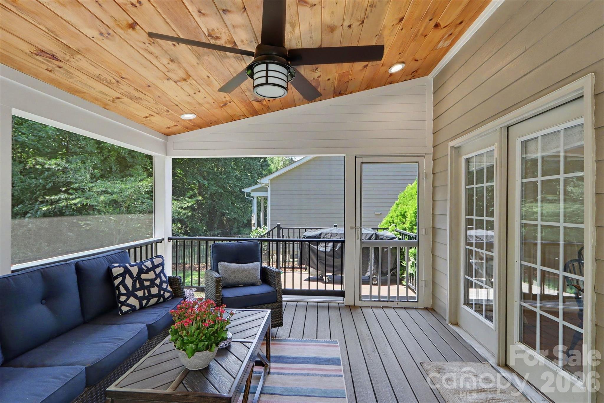 11830 Warfield Avenue — Huntersville